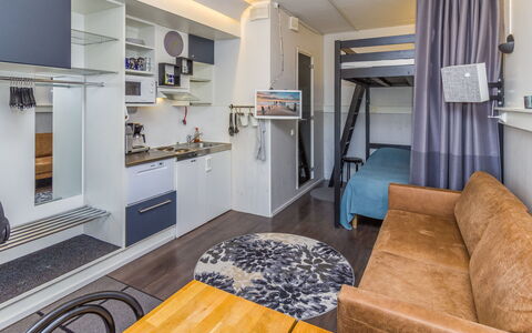 Vuosselin Helmi B21: Interior Design, Fussboden, Möbel, Flooring, Zimmer, Decke, Wohnung, Stuhl, Holzbeize