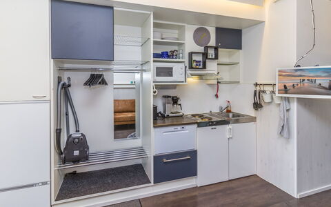 Vuosselin Helmi B21: Interior Design, Küche, Flooring, Major Appliance, Fussboden, Küchengerät, Countertop, Zimmer, Cabinetry, Wohnung