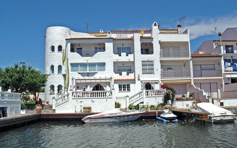 Empuriabrava 218: Himmel, Eigentum, Wasserweg, Wasser, Wassertransport, \Stadt, Zuhause, Die Architektur, Yachthafen, Haus