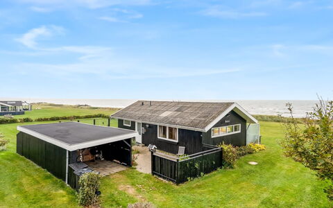 Snioulf - 10M from the Sea: Holz, Zuhause, Veranda, Deck, Hartholz, Dach, Holzbeize, Holzboden, Eco Hotel