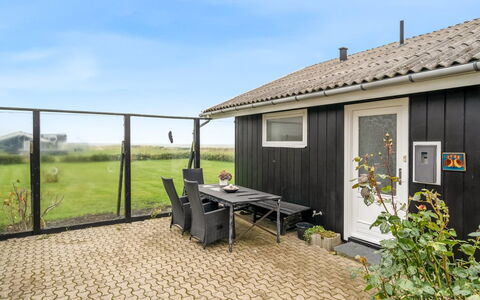 Snioulf - 10M from the Sea: Holz, Zuhause, Veranda, Deck, Hartholz, Dach, Holzbeize, Holzboden, Eco Hotel