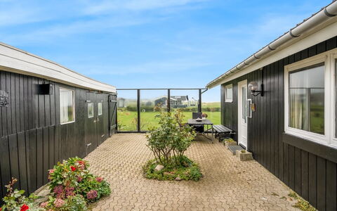 Snioulf - 10M from the Sea: Holz, Zuhause, Veranda, Deck, Hartholz, Dach, Holzbeize, Holzboden, Eco Hotel