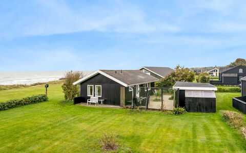 Snioulf - 10M from the Sea: Holz, Zuhause, Veranda, Deck, Hartholz, Dach, Holzbeize, Holzboden, Eco Hotel