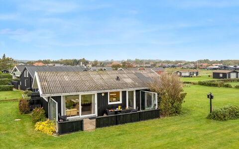 Snioulf - 10M from the Sea: Holz, Zuhause, Veranda, Deck, Hartholz, Dach, Holzbeize, Holzboden, Eco Hotel