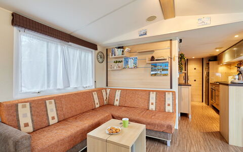 Rêves & Sérénité: Couch, Möbel, Gebäude, Tabelle, Fenster, Holz, Beleuchtung, Interior Design, Haus, Wohnzimmer