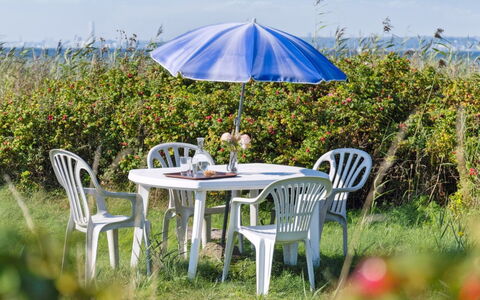 Joella - 75M from the Sea: Dach, Haus, Zuhause, Hütte, Abstellgleis, Estate, Auffahrt, Gartenbauten, Garten, Schuppen
