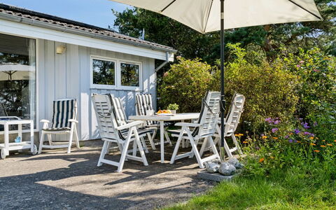 Joella - 75M from the Sea: Dach, Haus, Zuhause, Hütte, Abstellgleis, Estate, Auffahrt, Gartenbauten, Garten, Schuppen