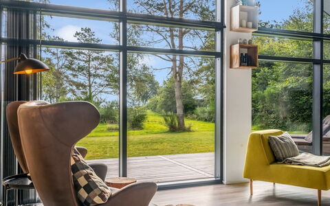 Jahn - 250M to the Fjord: Möbel, Interior Design, Flooring, Fussboden, Holz, Zuhause, Holzboden, Stuhl, Beleuchtung, Wohnzimmer