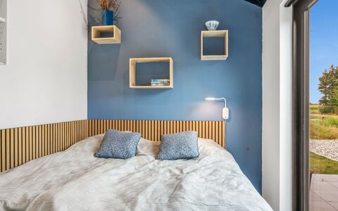 Jahn - 250M to the Fjord: Schlafzimmer, Bett, Bedding, Interior Design, Bettdecke, Holz, Möbel, Linens, Beleuchtung, Decke