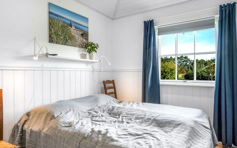 Thala - 500M from the Sea: Holz, Flooring, Schlafzimmer, Fussboden, Interior Design, Decke, Bett, Bedding, Bettdecke, Linens