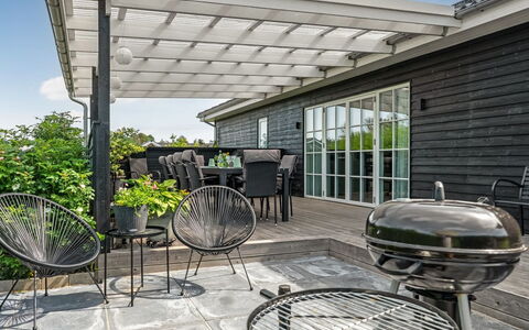 Thala - 500M from the Sea: Gartenmöbel, Tisch Im Freien, Schatten, Terrasse, Deck, Stuhl, Garten, Design, Pergola, Outdoor Struktur