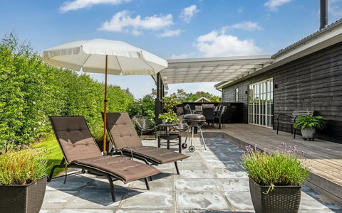 Thala - 500M from the Sea: Möbel, Gartenmöbel, Holz, Stuhl, Tisch Im Freien, Tabelle, Blumentopf, Deck, Küche & Esszimmer Tisch, Garten