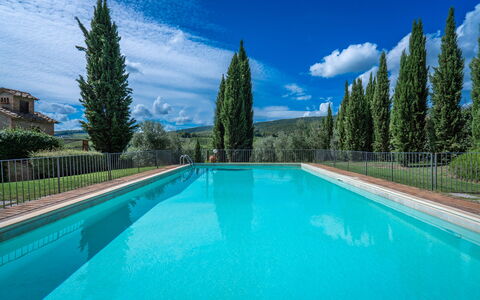La Tesa Country House With Pool S. Gimignano: Blau, Schwimmbad, Eco Hotel, Landscaping, Hazienda, Immergrün, Lärche, Villa