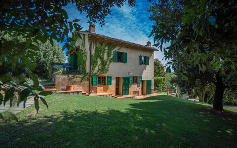 La Tesa Country House With Pool S. Gimignano: Pflanze, Gebäude, Himmel, Fenster, Baum, Haus, Natürliche Landschaft, Grundstueck, Wolke, Gras