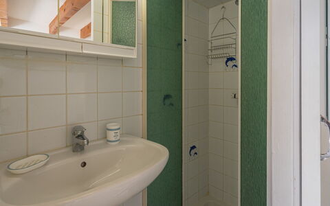 Nauzan: Sinken, Zapfhahn, Armatur, Spiegel, Eigentum, Bad Sink, Badezimmer, Lila, Gebäude