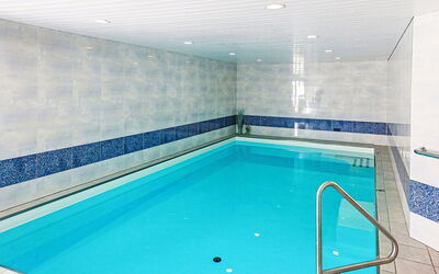 Savognin 140: Flooring, Fussboden, Schwimmbad, Verbundwerkstoff, Fliese, Resort, Design, Hotel, Freizeitzentrum