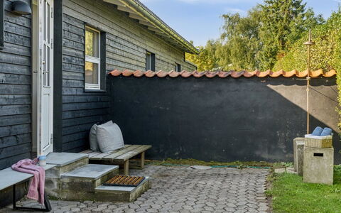 Frede - 1Km from the Sea: Dach, Haus, Zuhause, Hütte, Tür, Abstellgleis, Deck, Veranda, Planke, Hartholz