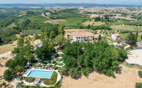 Correggiolo Spereto Apartment With Pool, Montaione: Baum, Wohngebiet, Landschaft, Grundstueck, Menschliche Siedlung, Estate, Schwimmbad, Vogelperspektive, Resort, Luftaufnahmen