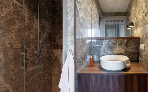Correggiolo Spereto Apartment With Pool, Montaione: Braun, Armatur, Zapfhahn, Spiegel, Sinken, Holz, Badezimmer, Flooring, Bad Sink, Hartholz