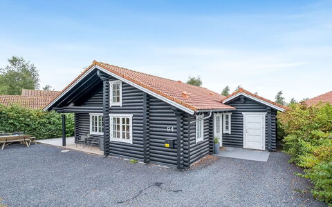 Salmina - 900M from the Sea: Dach, Haus, Grundstueck, Zuhause, Hütte, Estate, Gartenbauten, Schatten, Blockhaus, Landscaping