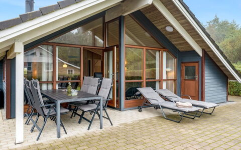 Sarah: Möbel, Interior Design, Flooring, Fussboden, Decke, Zimmer, Stuhl, Tabelle, Wohnung, Küche & Esszimmer Tisch