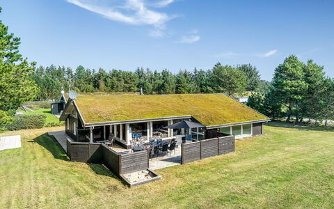Arild - 900M from the Sea: Möbel, Interior Design, Stuhl, Flooring, Tabelle, Resort, Fussboden, Decke, Zimmer, Eco Hotel