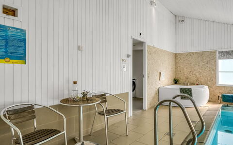 Arild - 900M from the Sea: Möbel, Interior Design, Stuhl, Flooring, Tabelle, Resort, Fussboden, Decke, Zimmer, Eco Hotel