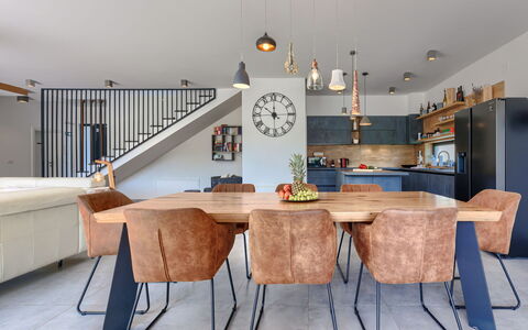 Bianca: Möbel, Tabelle, Holz, Interior Design, Flooring, Fussboden, Wohnzimmer, Wand, Hartholz, Uhr
