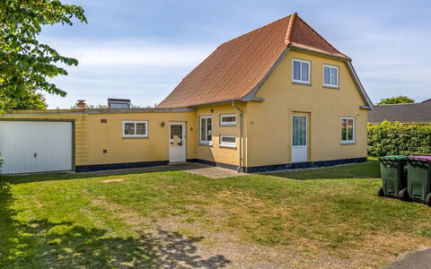 Slavomira - 12Km from the Sea: Blau, Strauch, Hütte, Ground, Garten, Estate, Schatten, Landscaping, Bauernhaus, Eco Hotel