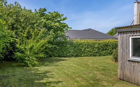 Slavomira - 12Km from the Sea: Blau, Strauch, Hütte, Ground, Garten, Estate, Schatten, Landscaping, Bauernhaus, Eco Hotel