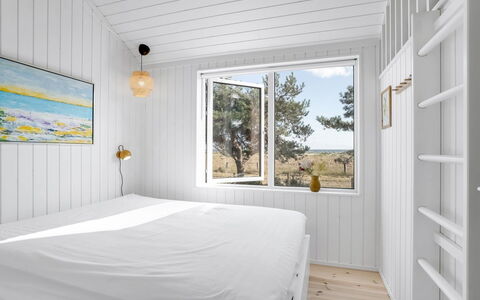 Kaila - 50M from the Sea: Holz, Schlafzimmer, Decke, Planke, Hartholz, Holzboden, Bedding, Bett, Design, Holzbeize