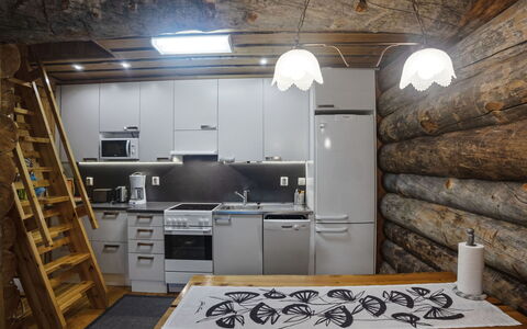 Kaukonkelo: Holz, Flooring, Möbel, Interior Design, Decke, Fussboden, Light Fixture, Beleuchtung, Zimmer, Küche