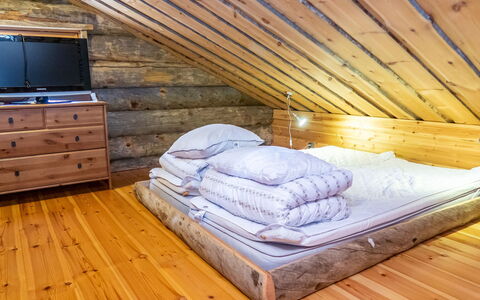 Villa Olivia: Holz, Flooring, Fussboden, Interior Design, Schlafzimmer, Möbel, Bett, Beleuchtung, Holzboden, Decke