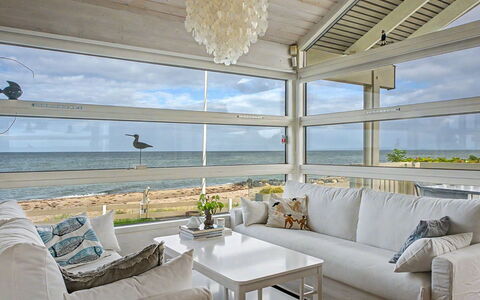 Diderik - 5M from the Sea: Möbel, Holz, Interior Design, Decke, Fussboden, Tabelle, Couch, Stuhl, Wohnzimmer, Zimmer