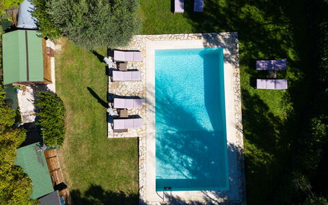 Villa Pietrafitta: Wasser, Pflanze, Welt, Vegetation, Rechteck, Gras, Gewässer, Urban Design, Wand, Landschaft