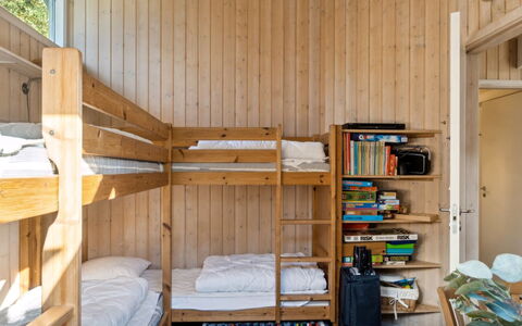 Tyyne - 250M from the Sea: Möbel, Interior Design, Holz, Flooring, Fussboden, Schlafzimmer, Bett, Zimmer, Decke, Holzbeize