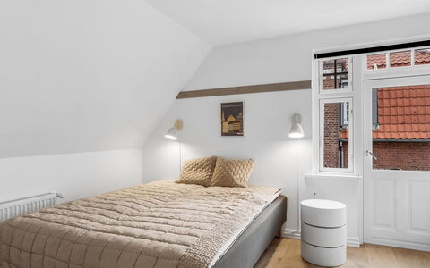 Alexi - 500M from the Sea: Bett, Interior Design, Schlafzimmer, Flooring, Wand, Fussboden, Möbel, Holz, Decke, Bedding