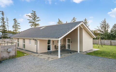 Elektra - 1.2Km from the Sea: Dach, Haus, Zuhause, Hütte, Tür, Abstellgleis, Deck, Veranda, Planke, Hartholz
