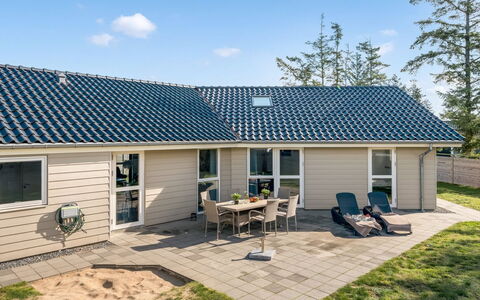 Elektra - 1.2Km from the Sea: Dach, Haus, Zuhause, Hütte, Tür, Abstellgleis, Deck, Veranda, Planke, Hartholz