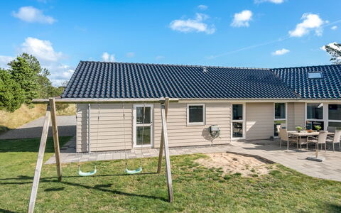 Elektra - 1.2Km from the Sea: Dach, Haus, Zuhause, Hütte, Tür, Abstellgleis, Deck, Veranda, Planke, Hartholz
