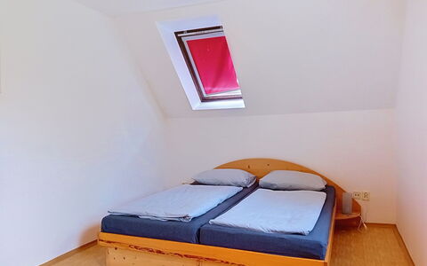 Green Valley Park Stárkov 10: Holz, Schlafzimmer, Möbel, Fussboden, Bett, Flooring, Interior Design, Bettrahmen, Bettdecke, Bedding