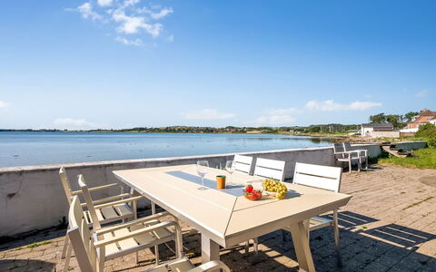 Thermund - 5M from the Sea: Holz, Zuhause, Veranda, Deck, Hartholz, Dach, Holzbeize, Holzboden, Eco Hotel