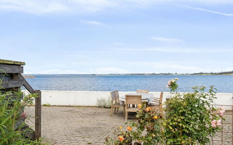 Thermund - 5M from the Sea: Holz, Zuhause, Veranda, Deck, Hartholz, Dach, Holzbeize, Holzboden, Eco Hotel