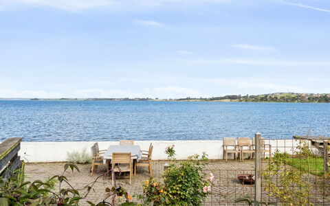 Thermund - 5M from the Sea: Holz, Zuhause, Veranda, Deck, Hartholz, Dach, Holzbeize, Holzboden, Eco Hotel