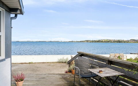 Thermund - 5M from the Sea: Holz, Zuhause, Veranda, Deck, Hartholz, Dach, Holzbeize, Holzboden, Eco Hotel