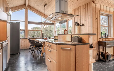 Frido - 500M from the Sea: Küche, Holz, Decke, Interior Design, Countertop, Möbel, Cabinetry, Flooring, Küchengerät, Light Fixture