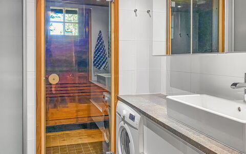 Kuusi-Ruka 6: Flooring, Interior Design, Fussboden, Armatur, Holz, Badezimmer, Decke, Fliese, Installation, Badezimmerschrank