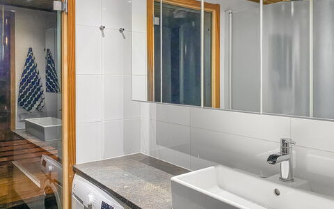 Kuusi-Ruka 6: Interior Design, Flooring, Wand, Armatur, Fussboden, Decke, Bad Sink, Sinken, Badezimmer, Zapfhahn