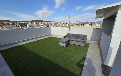 Hamber: Wohnung, Balkon, Kunstrasen, Hof, Daylighting