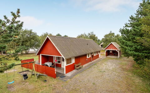 Knud - 2.5Km from the Sea: Dach, Haus, Zuhause, Hütte, Tür, Abstellgleis, Deck, Veranda, Planke, Hartholz